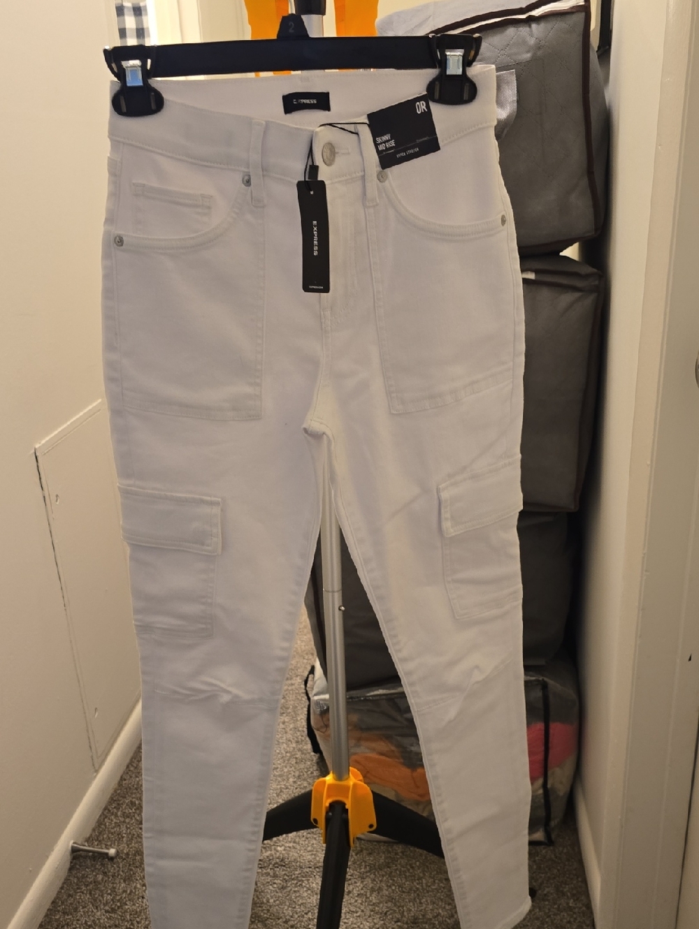 $5 - MUST BUNDLE - NWT Express White Skinny Cargo Jeans